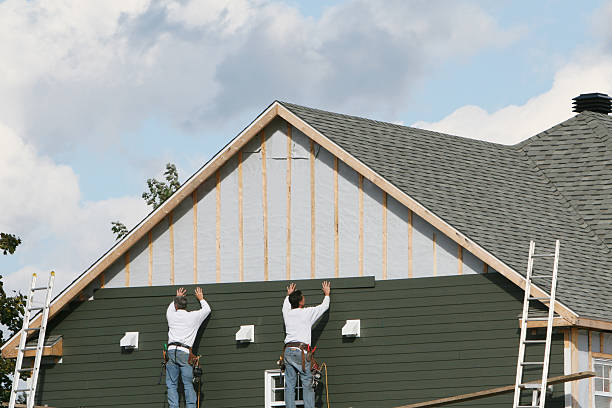 Professional Siding Replacement technician working in Williamsburg, IN